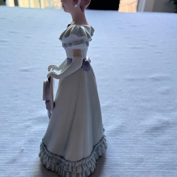 Vintage Homco 14061 Elizabeth 8” porcelain figurine - Picture 7 of 7